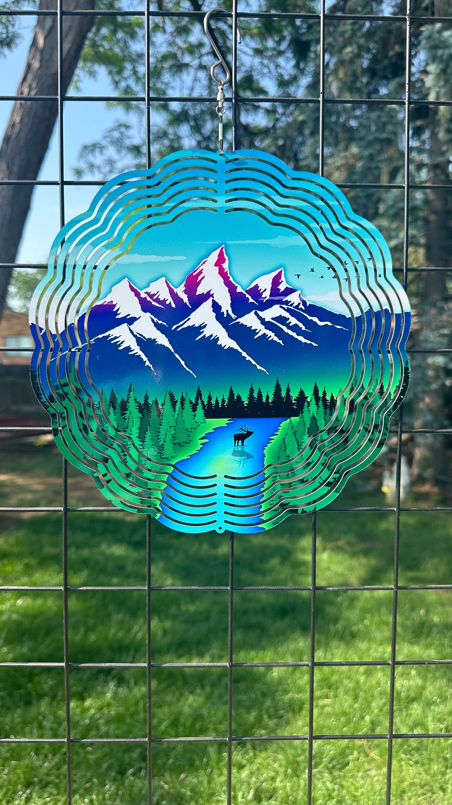 10 Mountain Valley 3D Wind Spinner - Elegant Outdoor Decor for Gardens and Patios