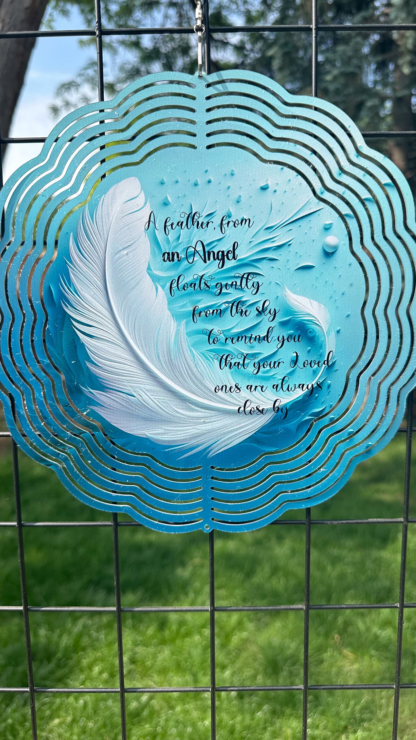 10 Feather 3D Wind Spinner - Elegant Memorial Wind Wheel for Outdoor Decor